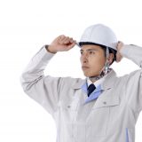 ヘルメット男性